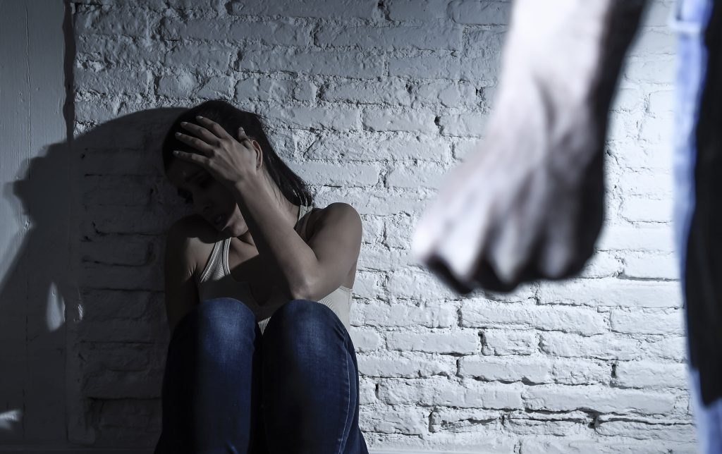 Χαλκίδα: Μάστιγα τα επεισόδια ενδοοικογενειακής βίας – 22χρονος ξυλοφόρτωσε τη σύντροφό του