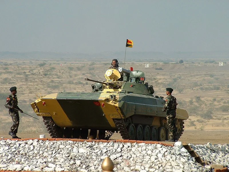 Η Ινδία αναβαθμίζει τα 811 τεθωρακισμένα οχήματα μάχης BMP-2/2K που διαθέτει