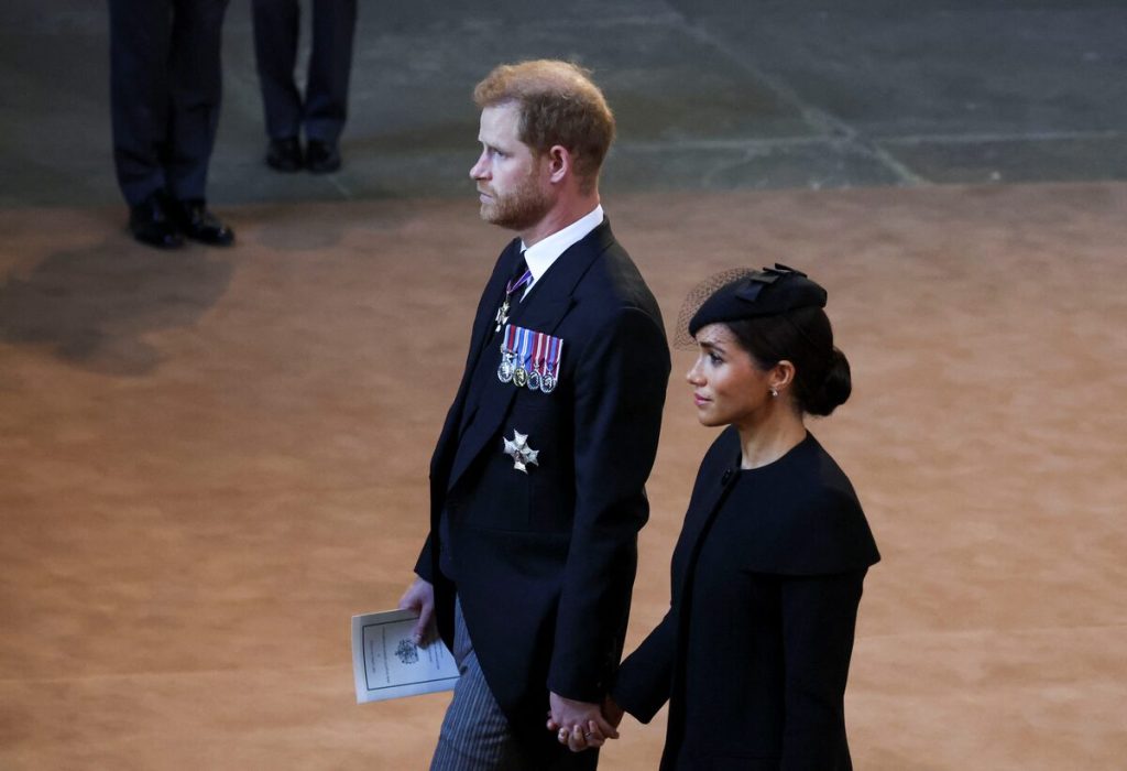 «Ψυχρολουσία» για Χάρι & Μέγκαν: Ο Κάρολος τους απέκλεισε από την εκδήλωση πριν από την κηδεία της Ελισάβετ