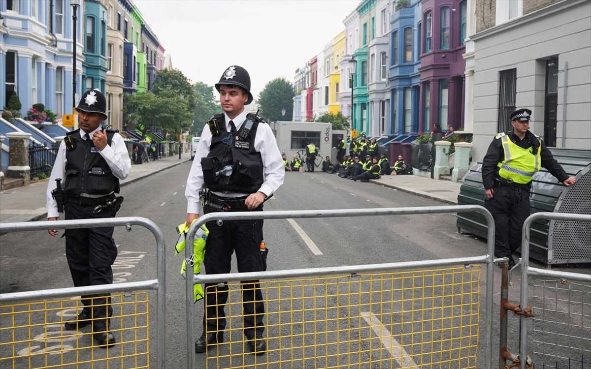 Λονδίνο: Στο νοσοκομείο 2 αστυνομικοί που δέχτηκαν επίθεση με μαχαίρι στο κέντρο της πόλης