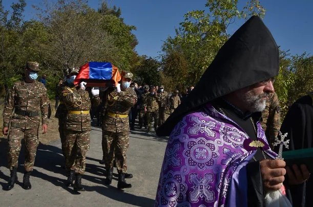 Αρμενία – Ν.Πασινιάν: «135 Αρμένιοι στρατιώτες έχουν σκοτωθεί – Υπάρχουν πολυάριθμοι τραυματίες»