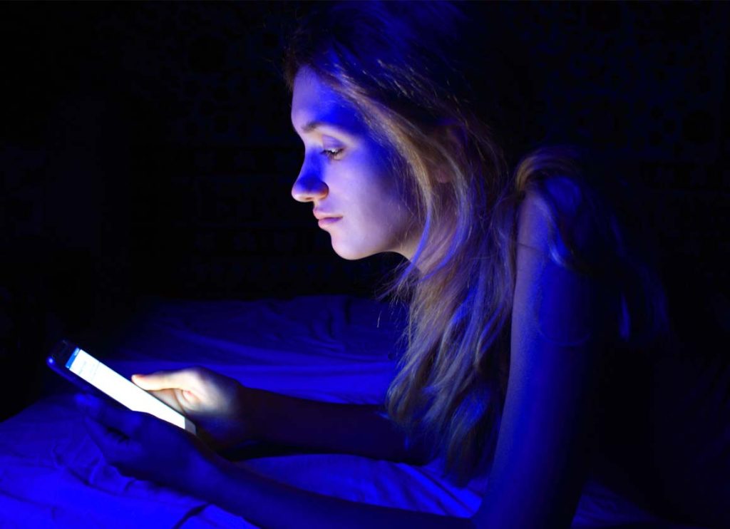 Η έκθεση στο μπλε φως αυξάνει τον κίνδυνο πρόωρης εφηβείας
