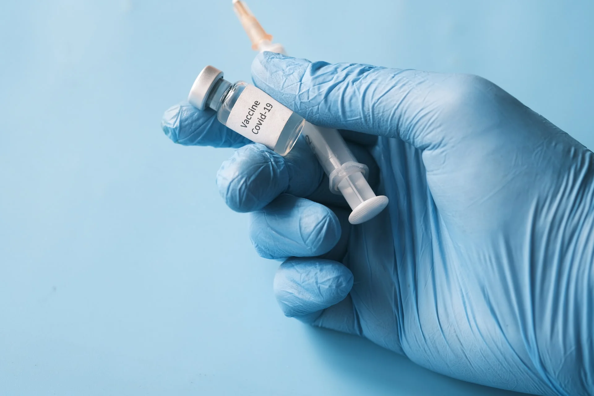 Η Δανία επέκτεινε την σύσταση-αποτροπή «ενισχυτικών» εμβολίων κατά Covid-19 σε άτομα κάτω των 50 ετών! – Γιατί άραγε;