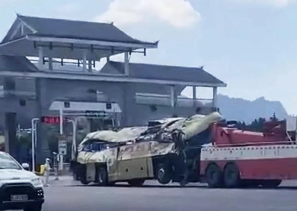 Κίνα: Πολύνεκρο τροχαίο με λεωφορείο που μετέφερε ασθενείς με Covid-19 (βίντεο)