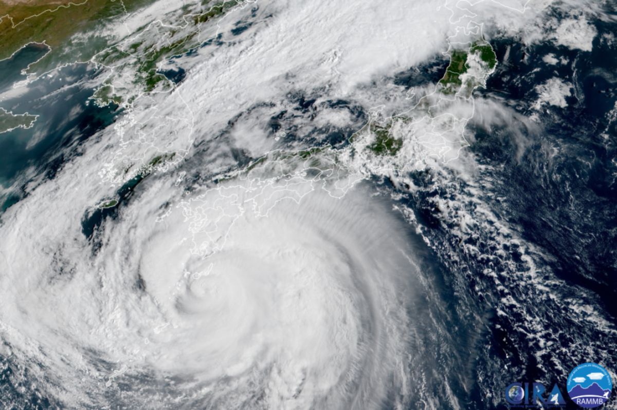 Ιαπωνία: Πλησιάζει ο επικίνδυνος τυφώνας Νανμαντόλ – Χιλιάδες άνθρωποι έχουν σπεύσει σε καταφύγια