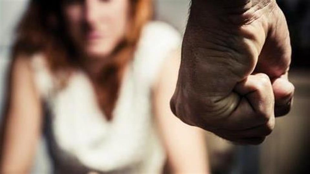 Βόλος: Άγριος ξυλοδαρμός γυναίκας από το σύζυγό της – Ισχυρίζεται ότι την ξυλοκόπησε επειδή δεν καθάριζε!