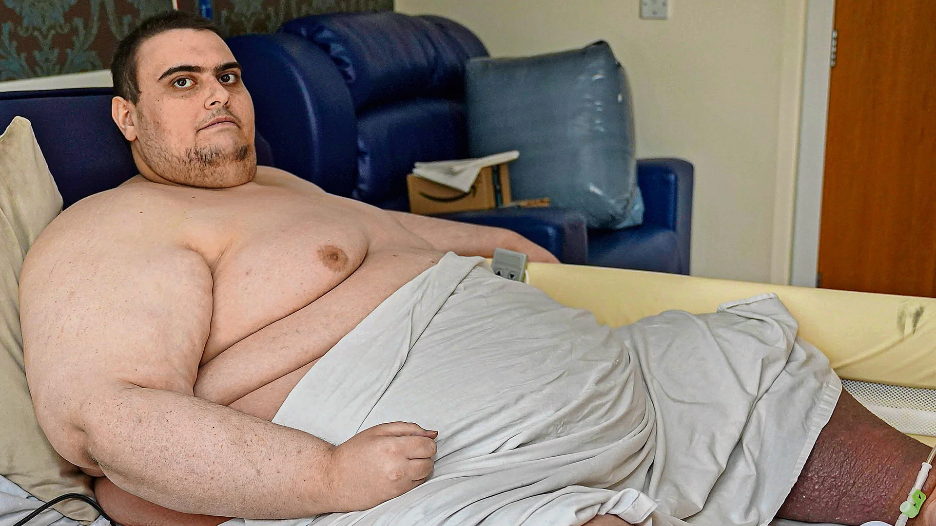 Ο πιο παχύσαρκος άνδρας στη Βρετανία ζυγίζει 298 κιλά – Πίνει 3 λίτρα κόκα κόλα την ημέρα και έχει ειδική τουαλέτα