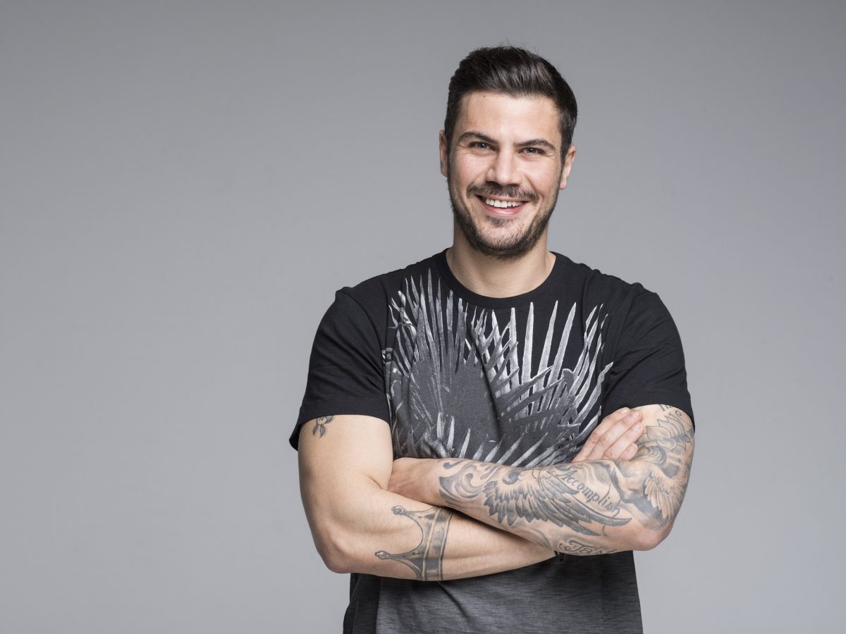 Άκης Πετρετζίκης: Η πρώτη φωτογραφία της συζύγου του με τη νεογέννητη κόρη τους!