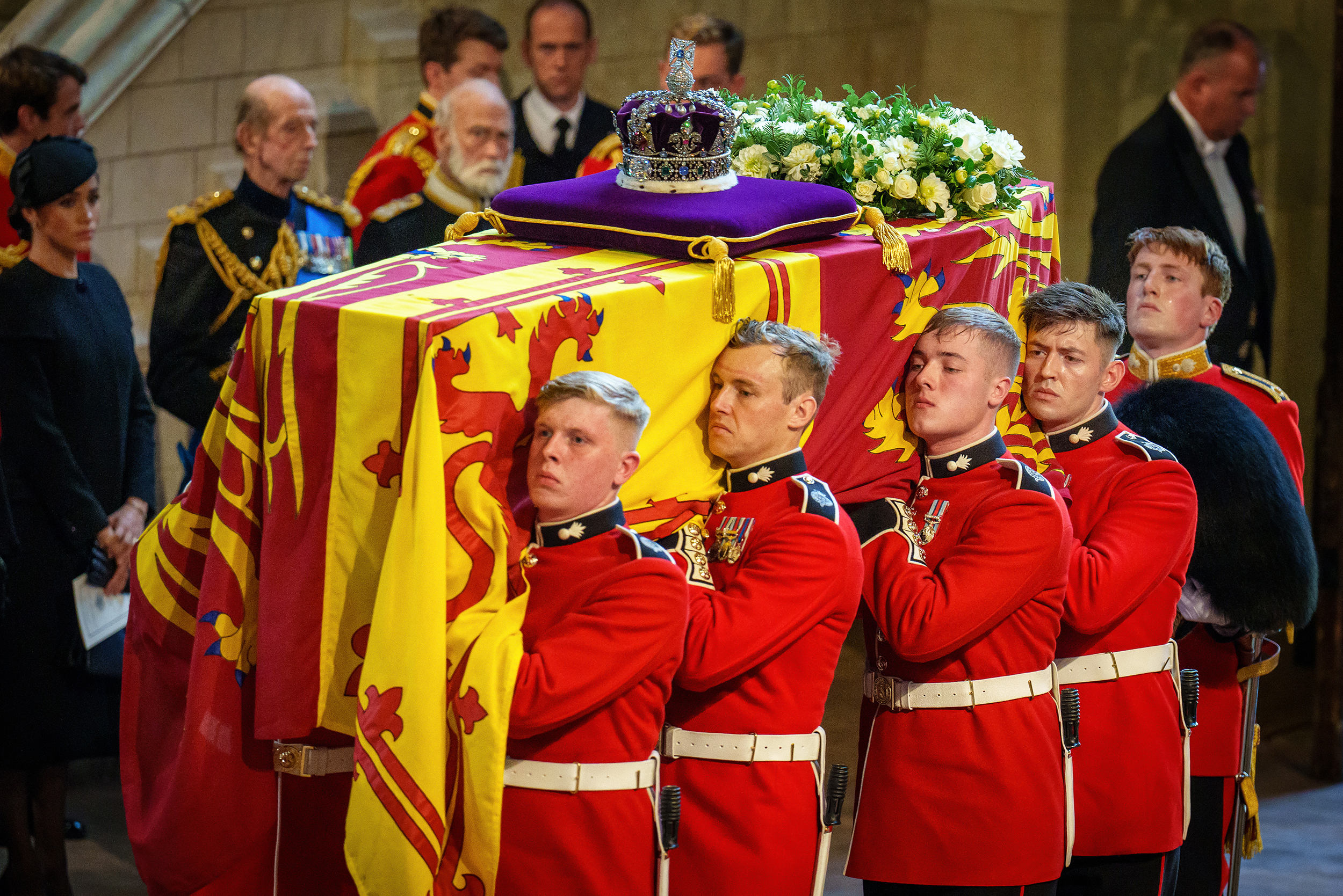 Βασίλισσα Ελισάβετ: Συνελήφθη άνδρας που προσπάθησε να περάσει από τα εμπόδια πριν από την πομπή