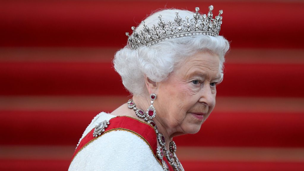 Βασίλισσα Ελισάβετ: Αυτή είναι η αιτία θανάτου – Στη δημοσιότητα το πιστοποιητικό (φωτο)