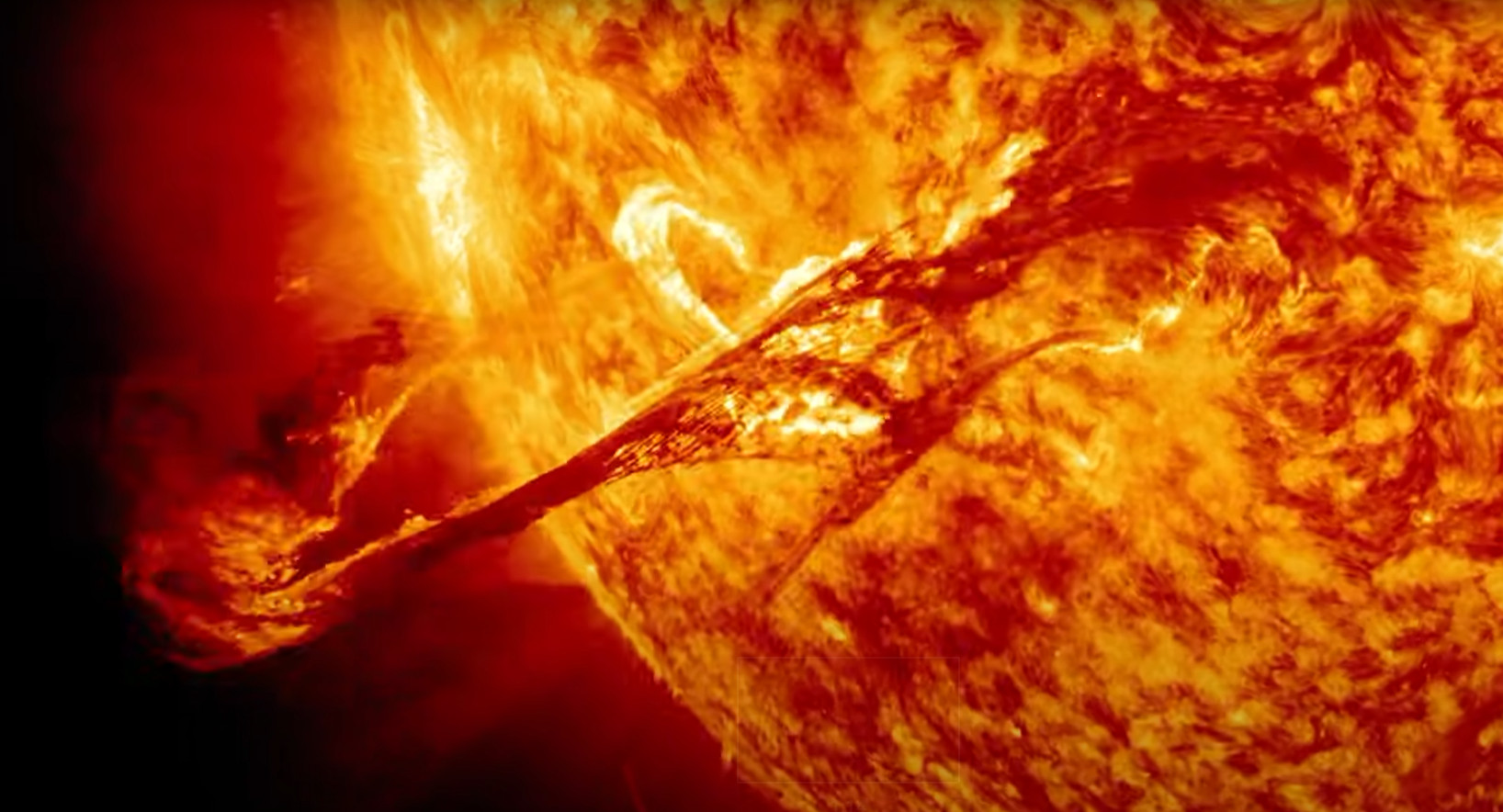 Ελον Μασκ: Ηλιακό «τσουνάμι» κατέστρεψε 39 δορυφόρους του