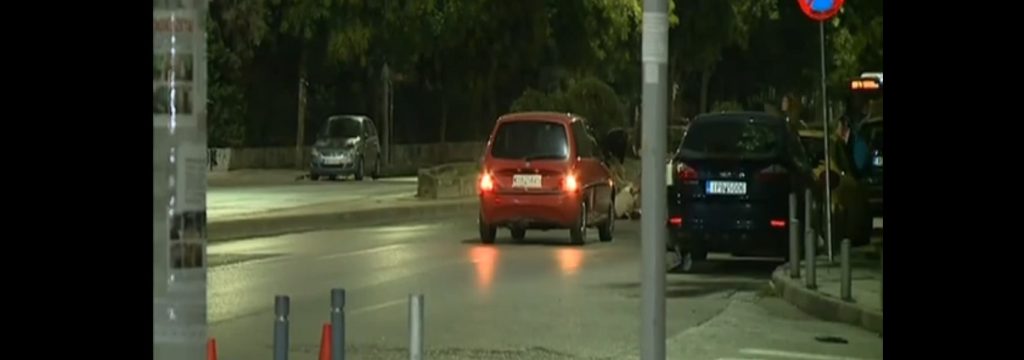 Απίστευτο βίντεο: Αυτοκίνητο παρέσυρε & εγκατέλειψε γυναίκα σε live μετάδοση