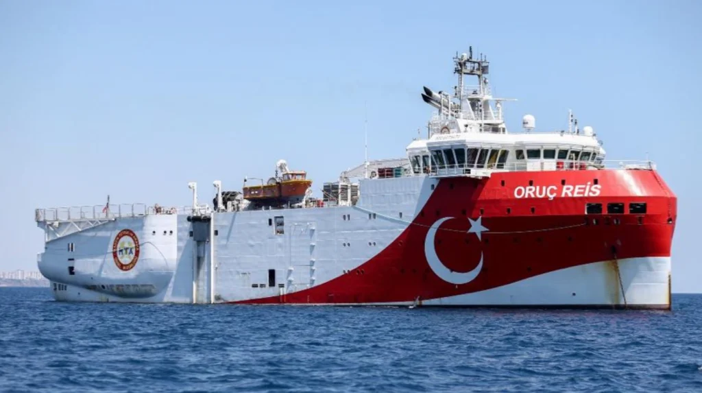 Oruc Reis: Με νέα NAVTEX παραμένει στον κόλπο της Ατταλείας εντός των τουρκικών ΕΧΥ