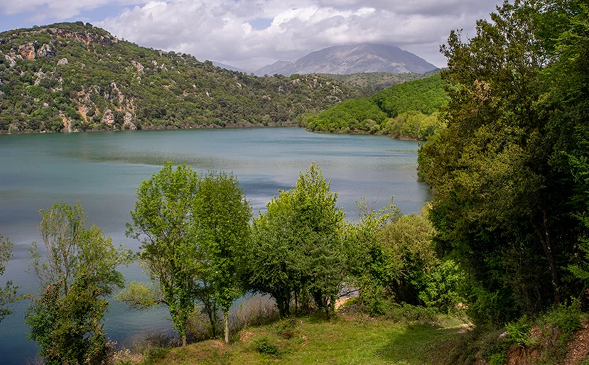 Λίμνη Ζηρού: Ο μικρός παράδεισος στην Πρέβεζα με τα κρυστάλλινα νερά & την «μαγική» ομορφιά (φώτο)