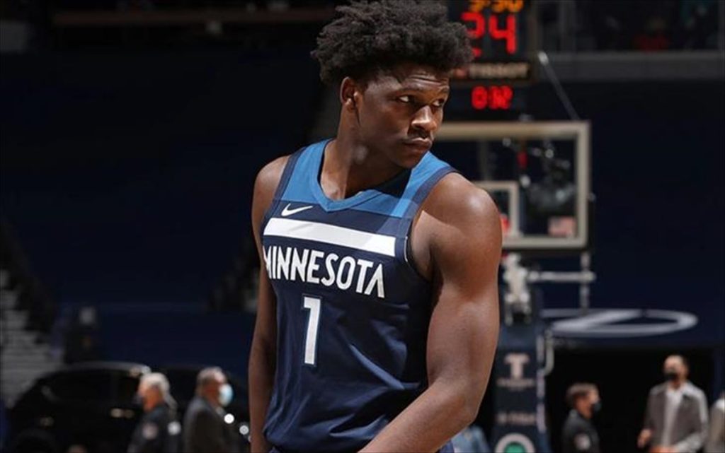 Πρόστιμο 40.000 δολαρίων στον Α.Έντουαρντς για ομοφοβικά σχόλια στα social media