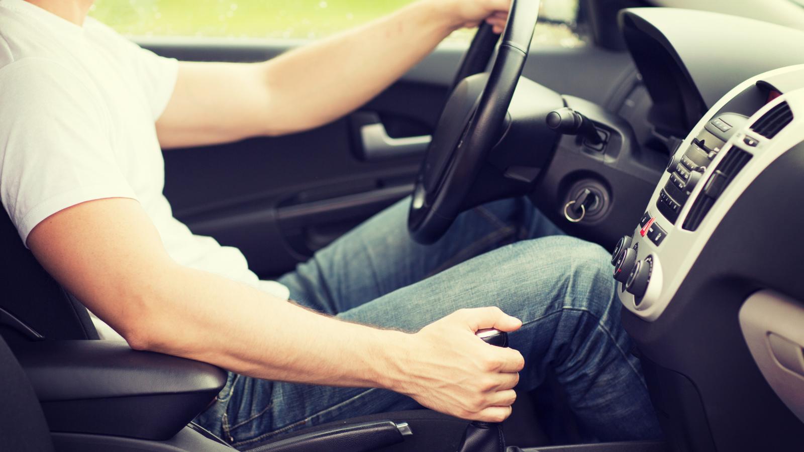 Αυτές είναι οι πιο επικίνδυνες συνήθειες κατά τη διάρκεια της οδήγησης