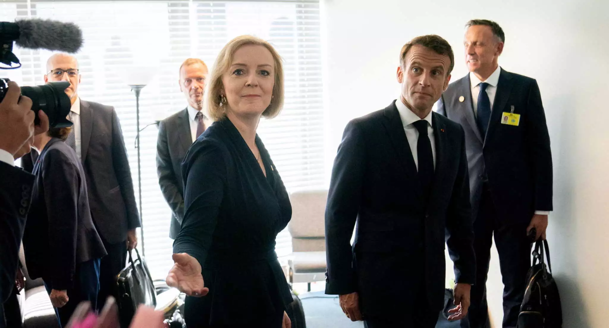 Το πρώτο τετ-α-τετ Λιζ Τρας – Εμανουέλ Μακρόν: Συμφώνησαν για εμβάθυνση της συνεργασίας Βρετανίας και Γαλλίας