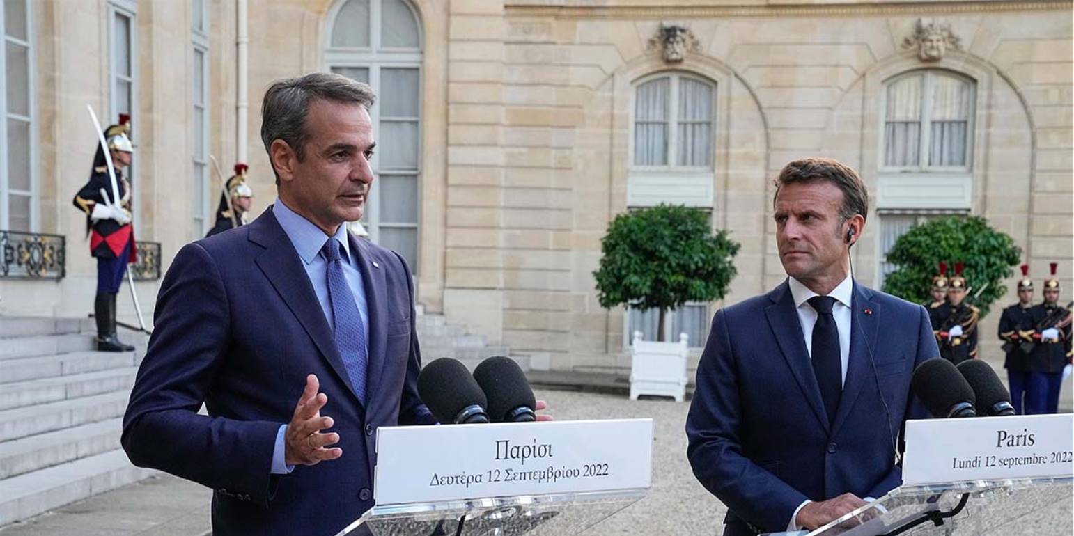Ενώ ο Κ.Μητσοτάκης δηλώνει ότι «είμαστε σε πόλεμο με την Ρωσία», ο Ε.Μακρόν δηλώνει «όχι, δεν είμαστε» – Τι συμβαίνει;