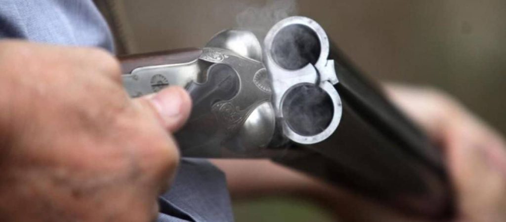 Τρόμος για 32χρονη πεζή στην Κόρινθο – 54χρονος άνδρας την απείλησε με καραμπίνα μέσα από το αυτοκίνητό του