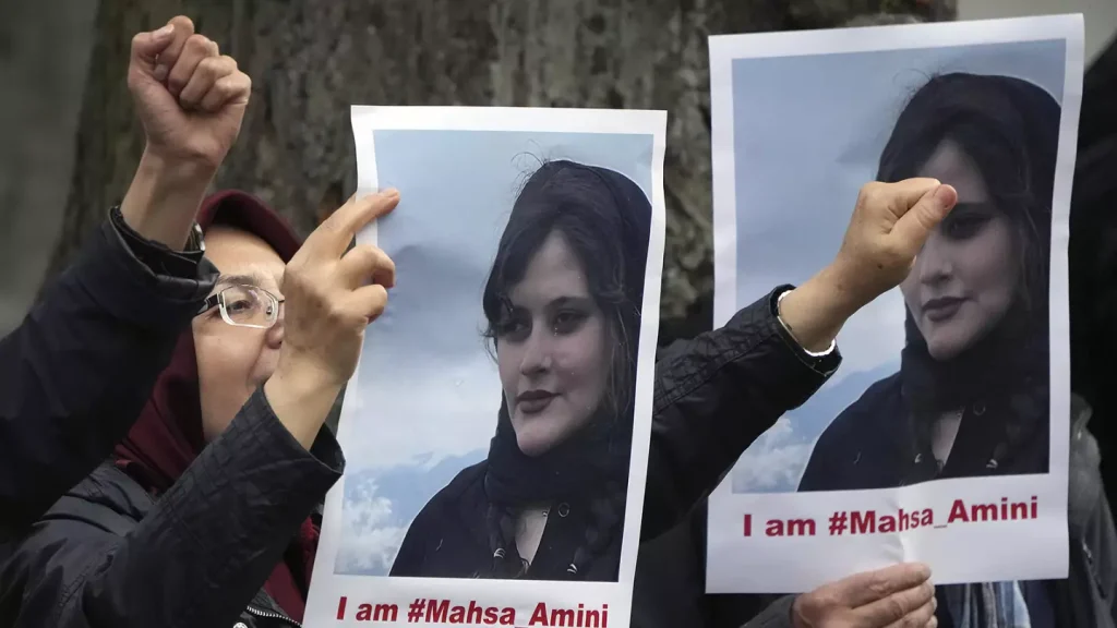 Ιράν – Θάνατος της 22χρονης Μαχσά Αμινί: «Δεν έχω ιδέα τι της έκαναν» λέει ο πατέρας της