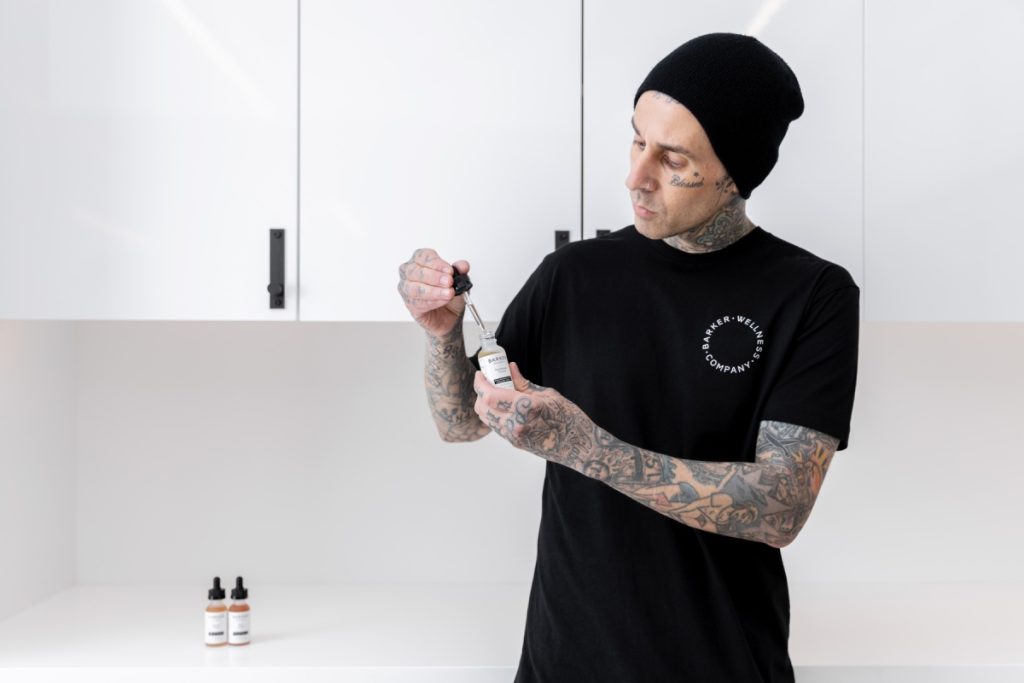 Τράβις Μπάρκερ: Λανσάρει τη δική του σειρά με προϊόντα περιποίησης με βάση την κάνναβη – «Εξ’ολοκλήρου φυσικά»