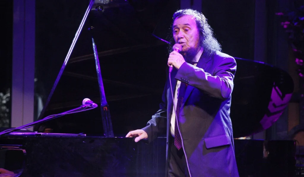 Σταμάτης Κόκοτας: Παραμένει στο νοσοκομείο ο 4πλα εμβολιασμένος αγαπημένος τραγουδιστής