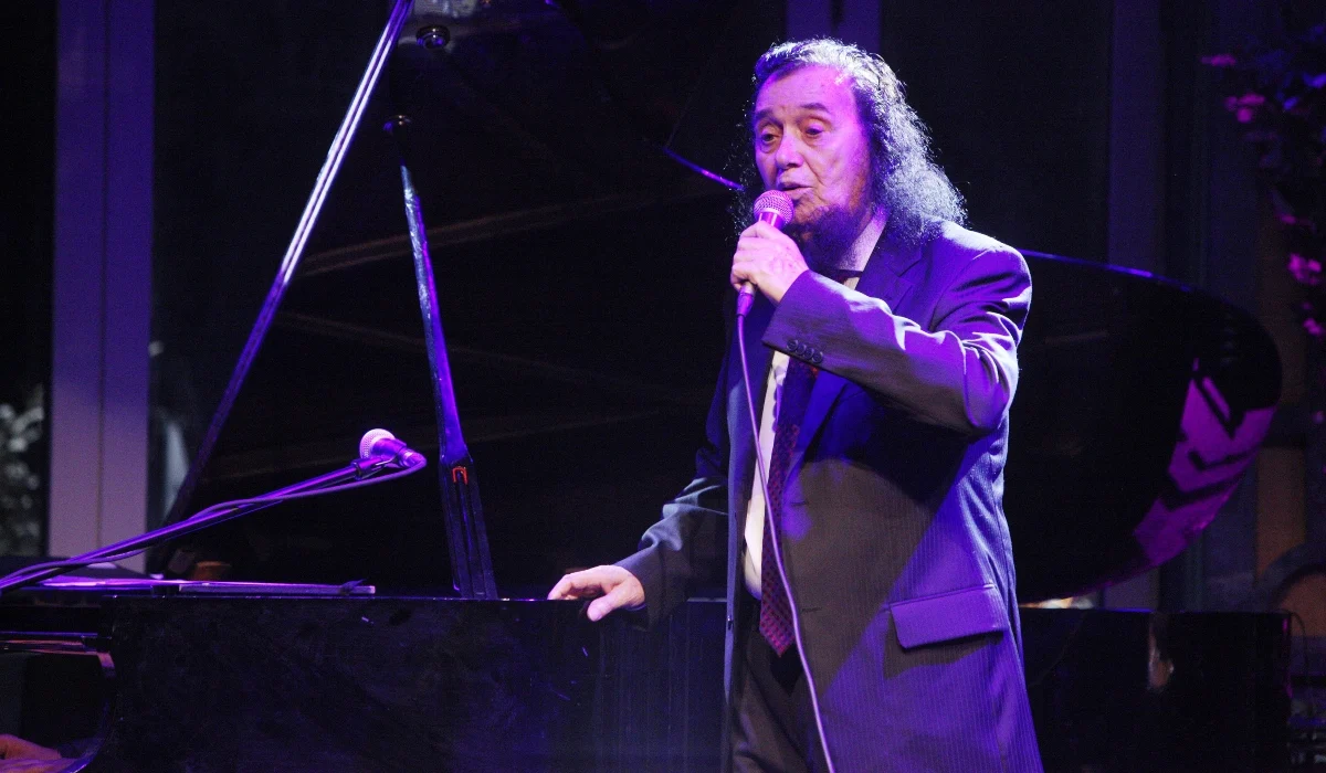 Σταμάτης Κόκοτας: Παραμένει στο νοσοκομείο ο 4πλα εμβολιασμένος αγαπημένος τραγουδιστής