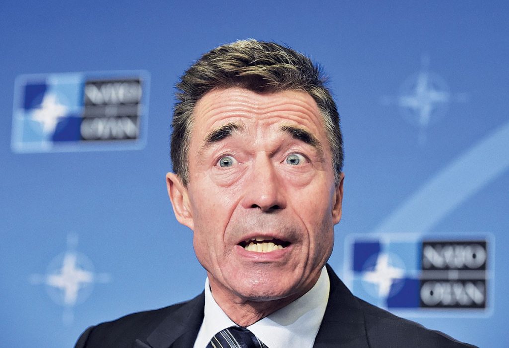 Ο πρώην γ.γ. του ΝΑΤΟ κατά Μακρόν γιατί δεν ήταν αρκετά… σκληρός απέναντι στον Πούτιν