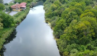 Εντυπωσιακό βίντεο: Drone πετά πάνω από τη Λίμνη Άγρα & καταγράφει τις ομορφιές της