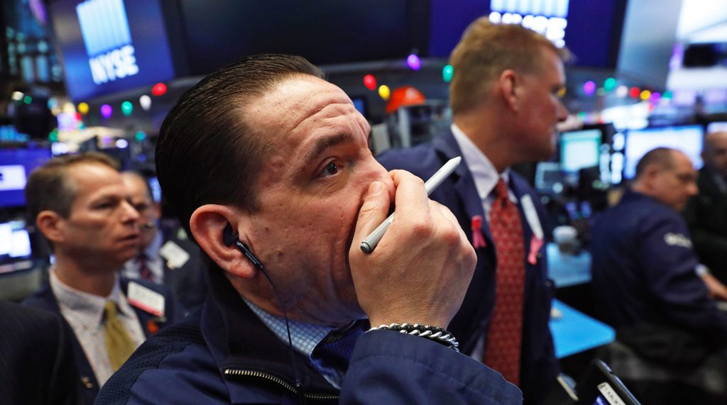 Μεγάλες απώλειες στη Wall Street: Κάτω από τις 30.000 μονάδες ο Dow Jones – Ανησυχία για τον κίνδυνο ύφεσης