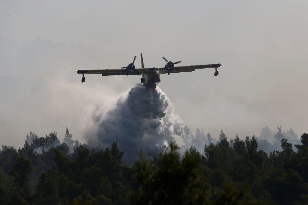 Οριοθετήθηκε η φωτιά στη Ναυπακτία – Συνεχίζουν να επιχειρούν ισχυρές δυνάμεις της Πυροσβεστικής