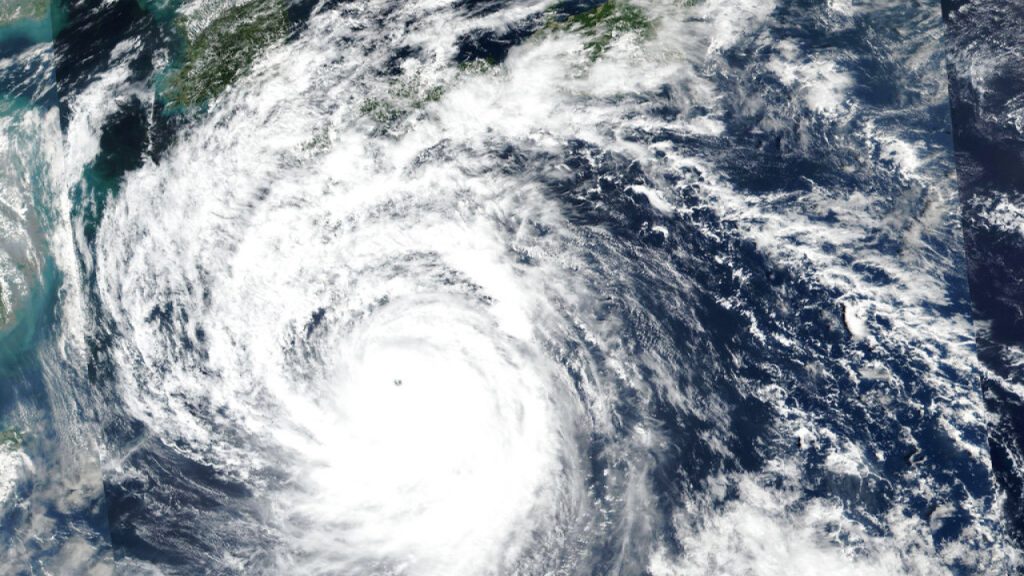 Ο τυφώνας Τάλας «σαρώνει» την Ιαπωνία – Ένας νεκρός και αρκετοί τραυματίες