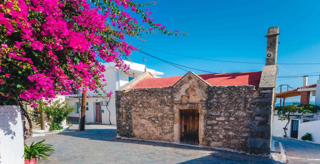 Κριτσά: Το χωριό της Κρήτης που θα σας «μαγέψει» & θα θέλετε να το επισκέπτεστε συνέχεια (φώτο)