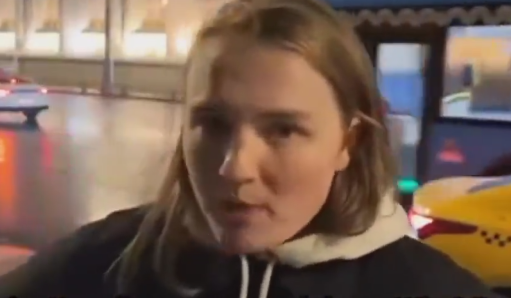 Ρωσίδα εκνευρισμένη κατά των Φιλελεύθερων και του Κρεμλίνου γιατί δεν έλαβαν μέτρα υπέρ των ρωσόφωνων νωρίτερα!