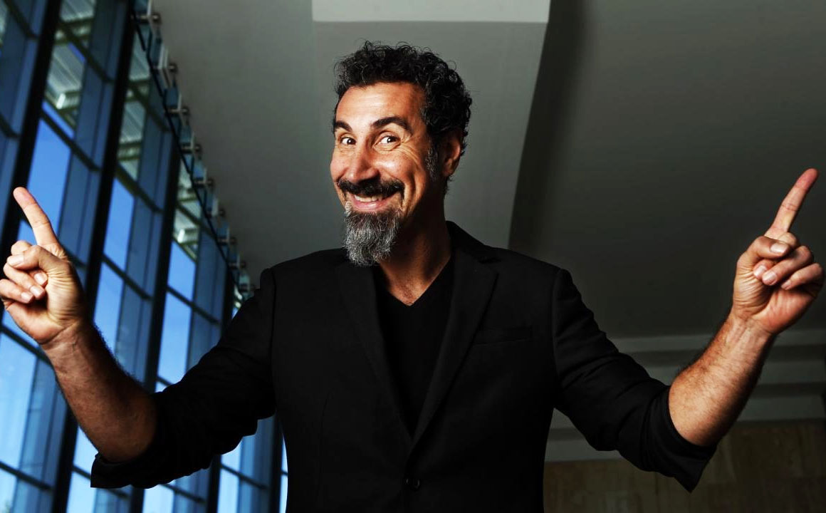 Serj Tankian – Τραγουδιστής των System of a Down: «Σπουδαία ομιλία του Κ.Μητσοτάκη στον ΟΗΕ»