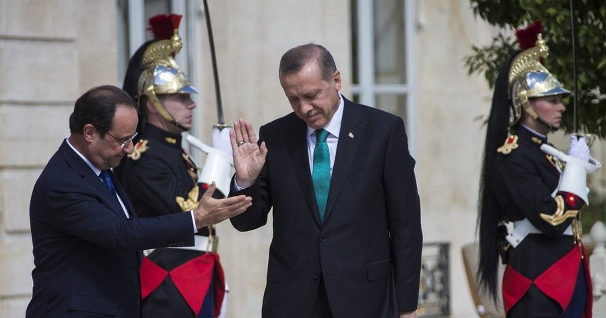 Ολάντ για Ερντογάν: «Χάραξε νέα στρατηγική βασισμένη στην επιθετικότητα και την οθωμανική νοσταλγία»