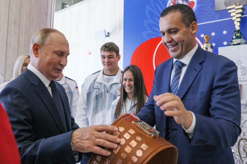 Η ΔΟΕ αποβάλλει την πυγμαχία από τους Ολυμπιακούς γιατί  έχει… Ρώσο πρόεδρο