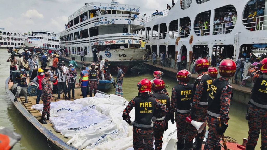 Μπαγκλαντές: Τουλάχιστον 23 άνθρωποι πνίγηκαν από βύθιση πλοίου σε ποταμό