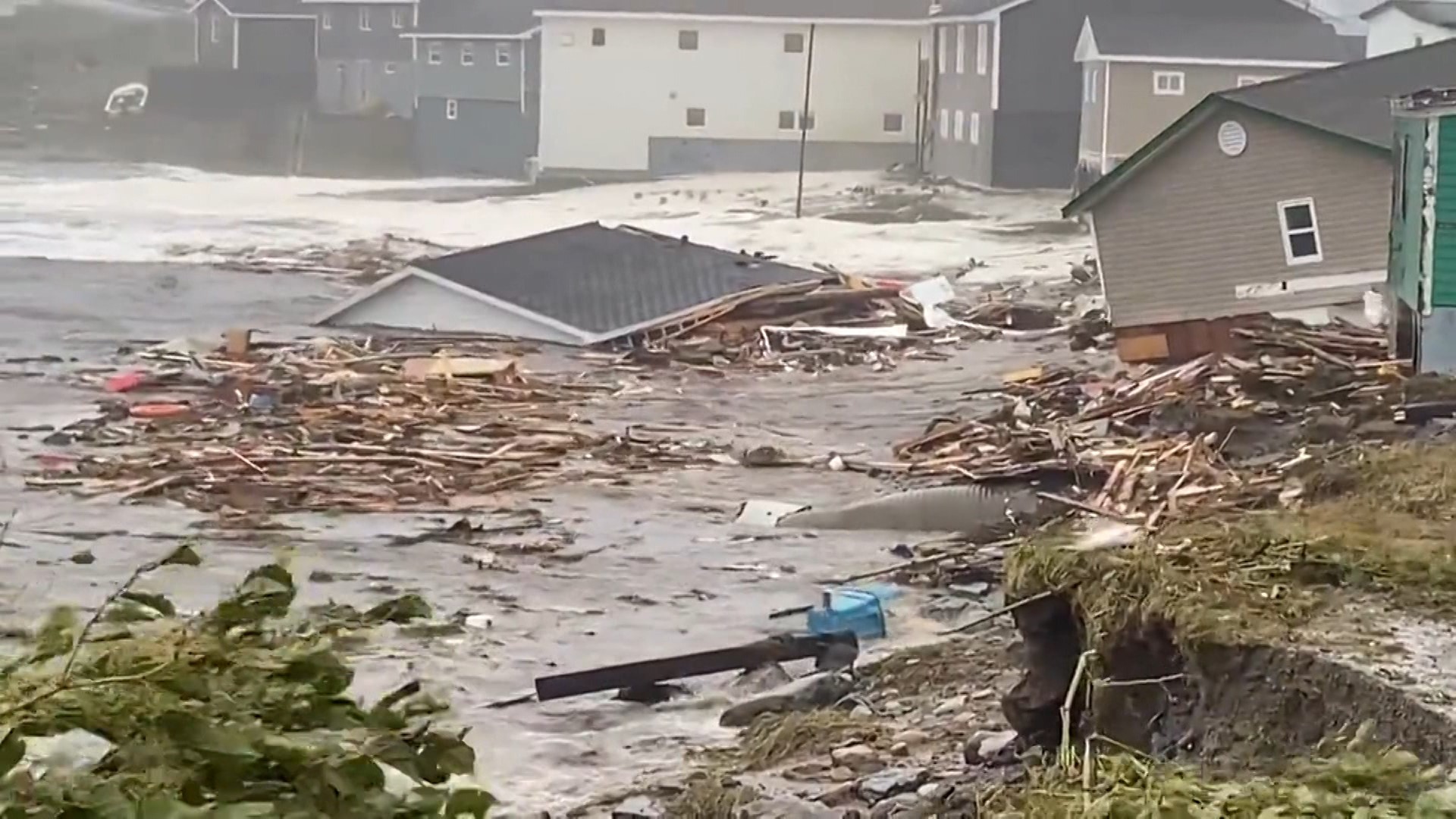 «Άνευ προηγουμένου» καταστροφές άφησε πίσω του ο κυκλώνας Φιόνα στον ανατολικό Καναδά