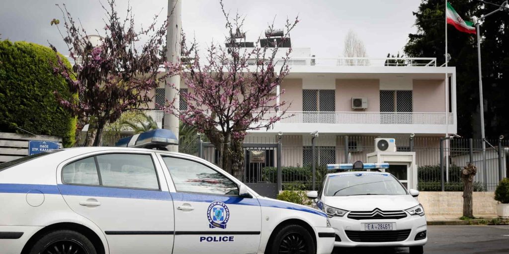 Άγνωστοι πραγματοποίησαν επίθεση με βόμβα μολότοφ στη πρεσβεία του Ιράν στο Ψυχικό