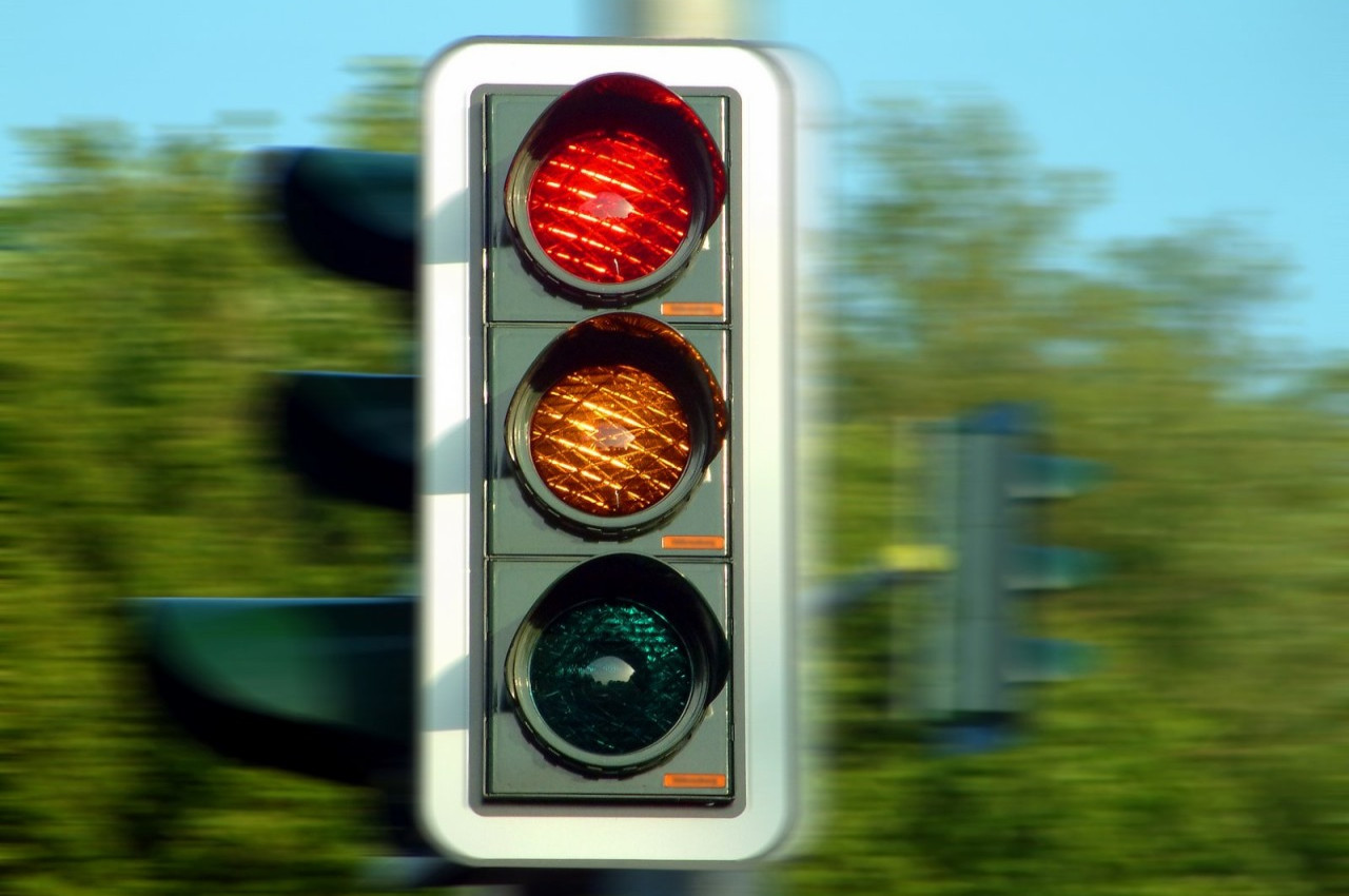 Φανάρια: Πώς επιλέχθηκαν τα τρία χρώματα που έχουν οι φωτεινοί σηματοδότες