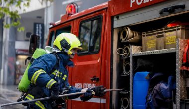 Φωτιά τώρα σε υπόγειο χώρο στην Πλάκα – Κινητοποίηση της Πυροσβεστικής