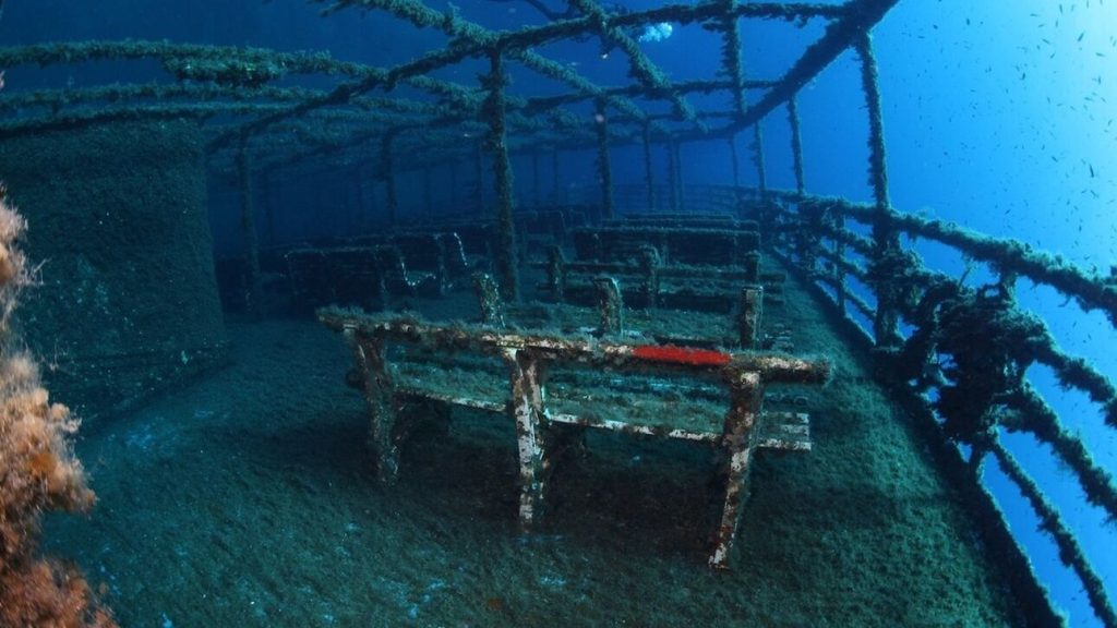 Εξπρές Σάμινα: Ρίγη συγκίνησης για το προσκύνημα πλοίου στους νεκρούς (βίντεο)