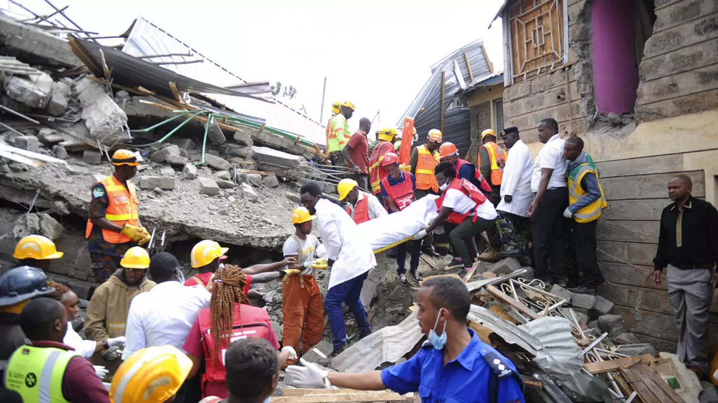 Δύο παιδιά ανάμεσα στους τουλάχιστον 5 νεκρούς από την κατάρρευση κτιρίου στην Κένυα (φωτό & βίντεο)