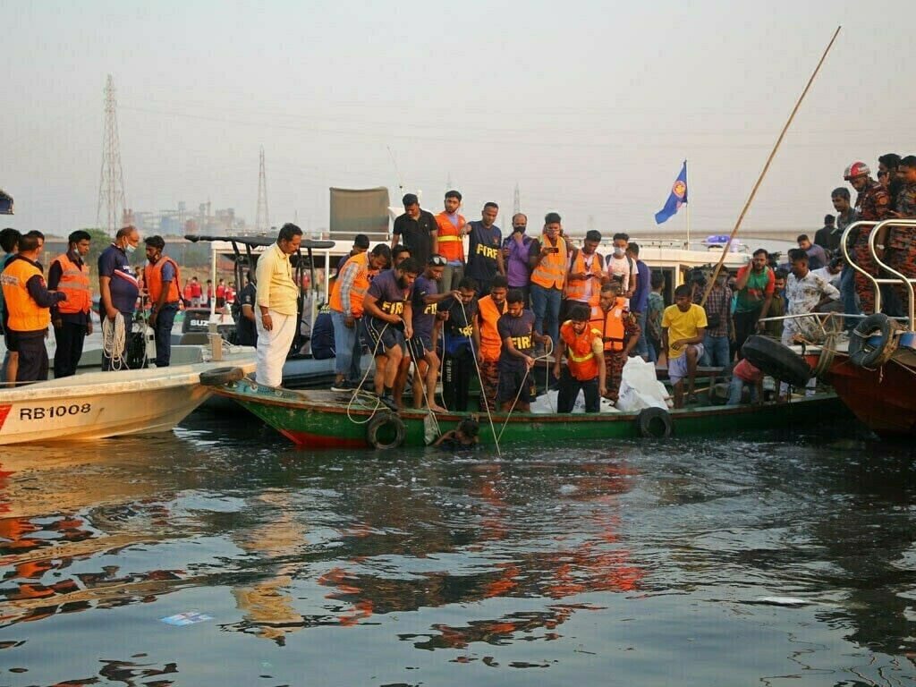 Μπαγκλαντές: Στους 51 ανέρχονται οι νεκροί από το ναυάγιο πορθμείου σε ποταμό
