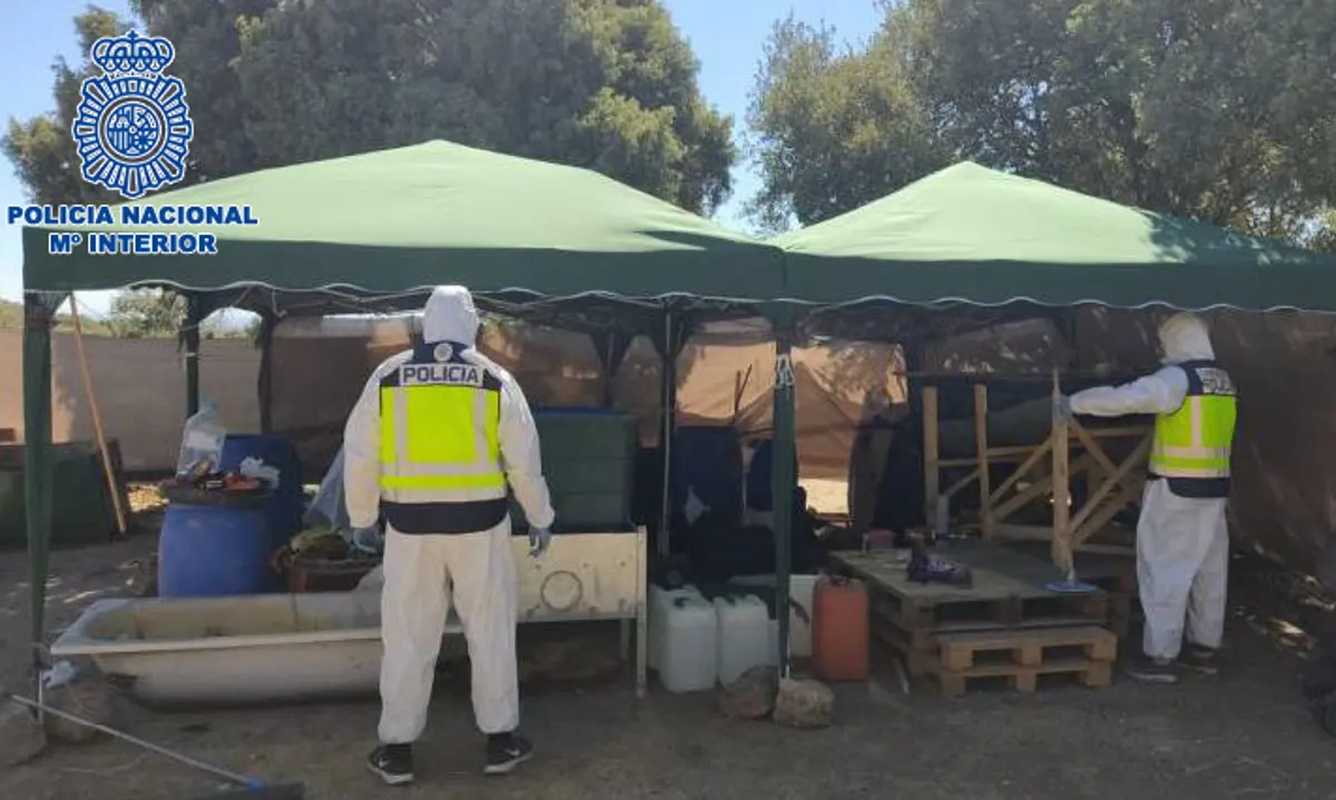Ισπανία: Η αστυνομία εντόπισε εργαστήριο κοκαϊνης «λατινοαμερικανικού τύπου» σε αγρόκτημα