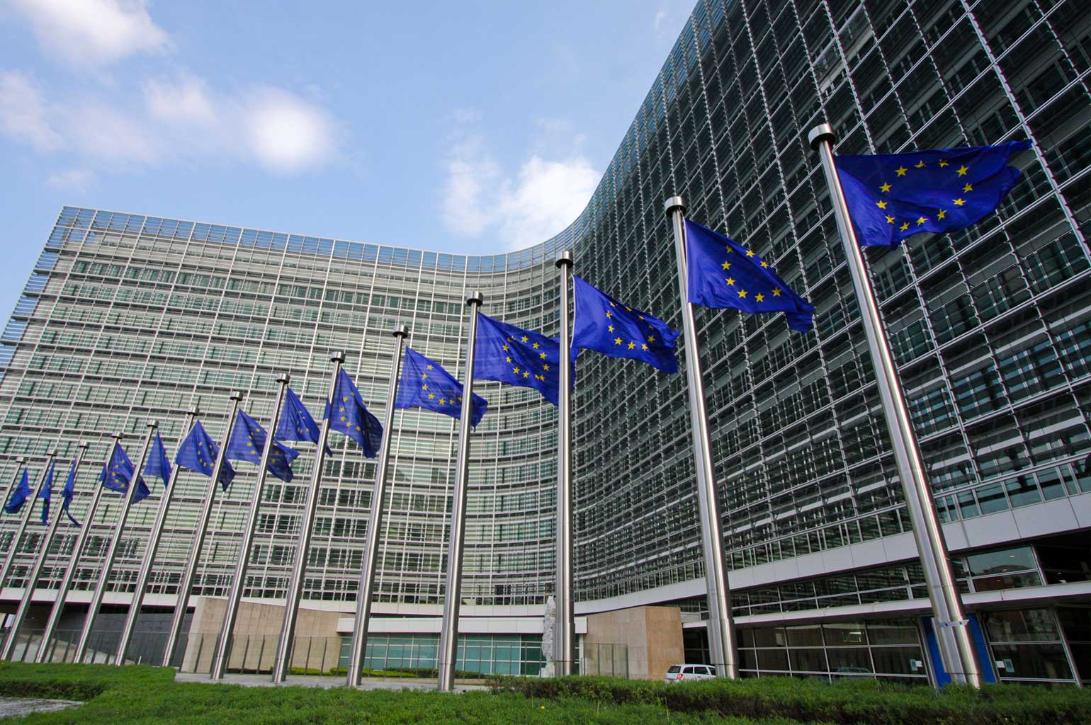 ΕΕ: Σχεδόν 500 μόνιμες προσλήψεις – Πώς θα κάνετε αίτηση