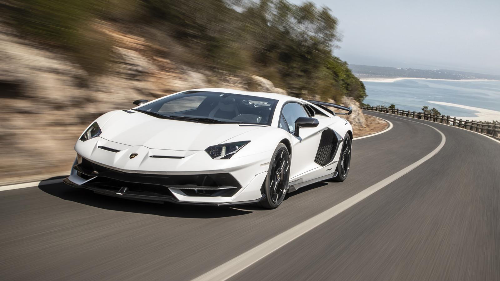 Ολλανδία: Οδηγός χωρίς δίπλωμα έπεσε σε μπλόκο με 250 χλμ./ώρα