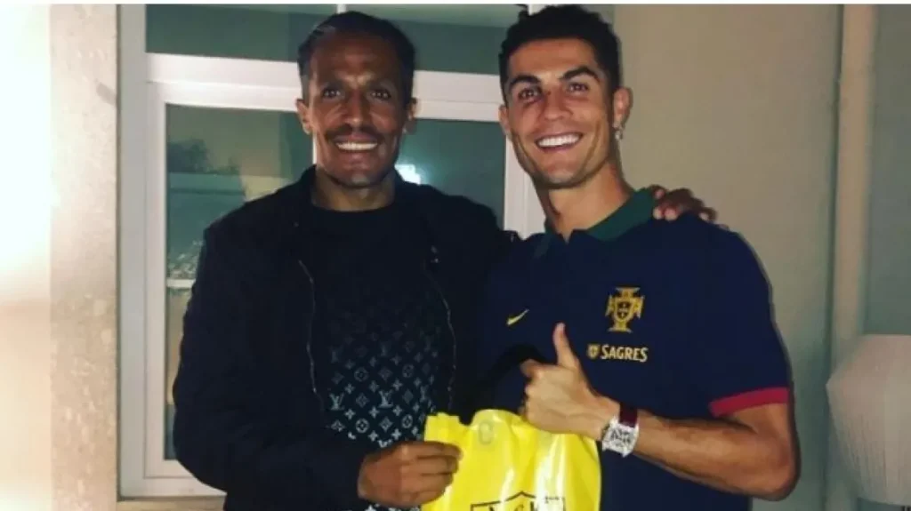 Φανέλα, κασκόλ & μια μακέτα της OPAP Arena τα δώρα της ΑΕΚ στον Κριστιάνο Ρονάλντο