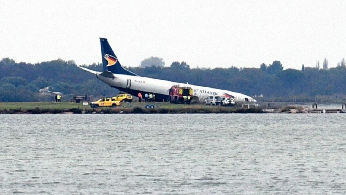 Ανώμαλη προσγείωση αεροσκάφους στο Μονπελιέ – Βγήκε από τον διάδρομο προσγείωσης και κατέληξε στο νερό (φωτό)